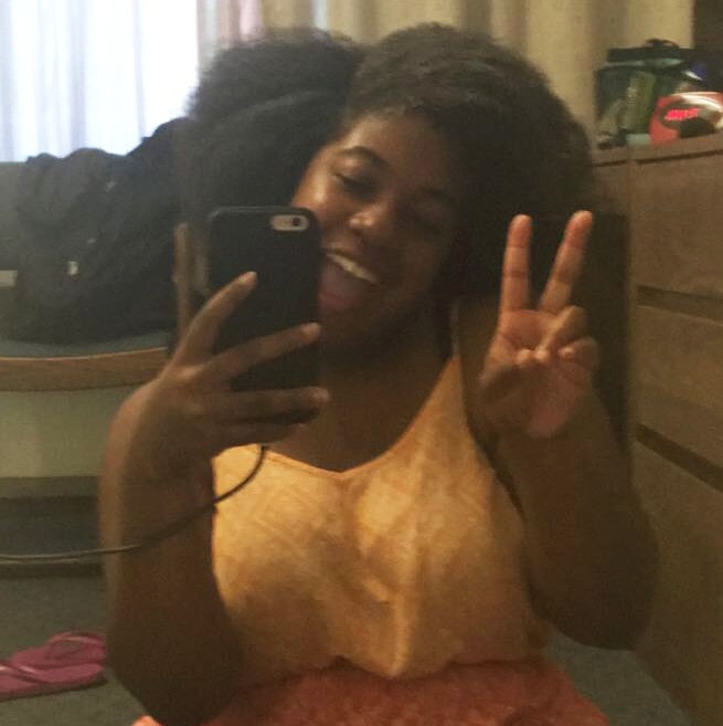 madison-brown-dorm-selfie